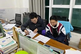 在奋斗和奉献中谱写无悔的青春